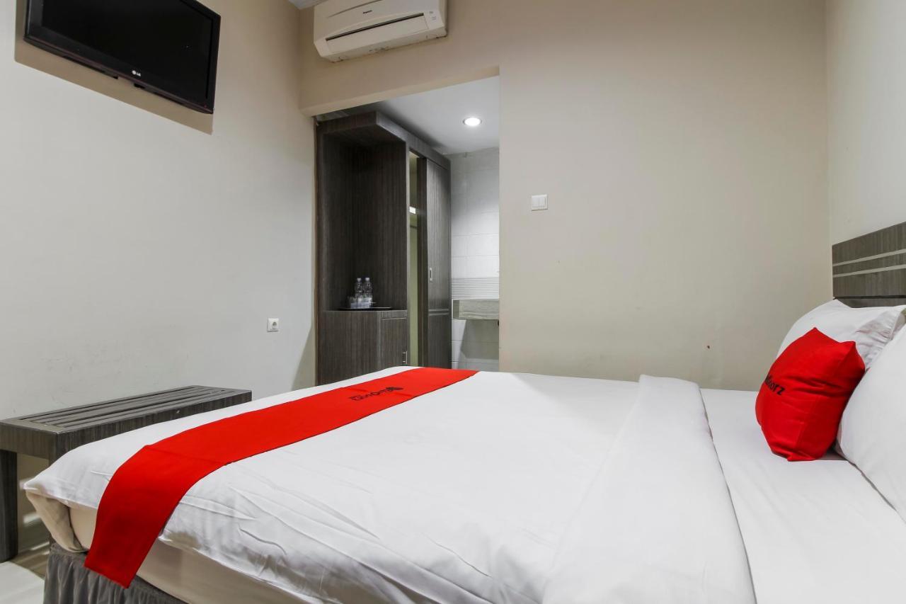 Reddoorz Plus Syariah @ Jalan Sriwijaya メダン エクステリア 写真