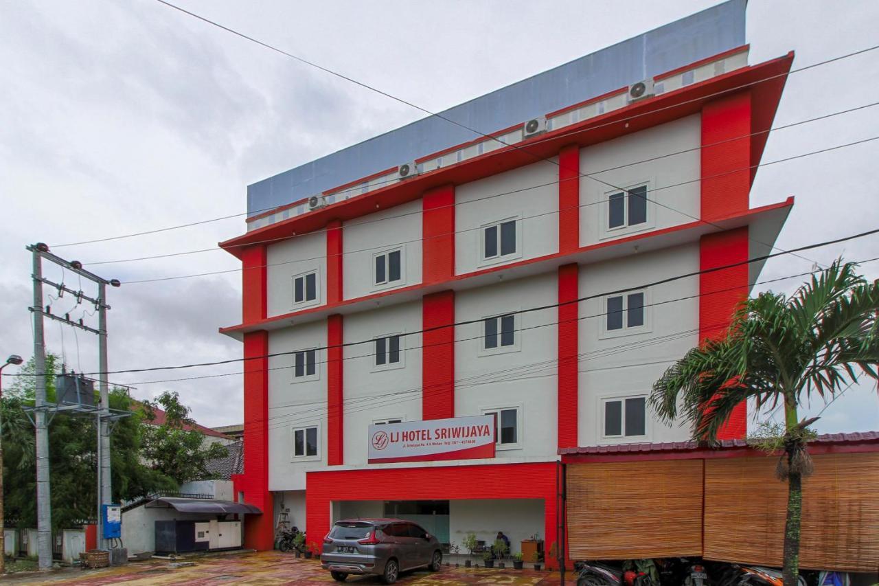 Reddoorz Plus Syariah @ Jalan Sriwijaya メダン エクステリア 写真
