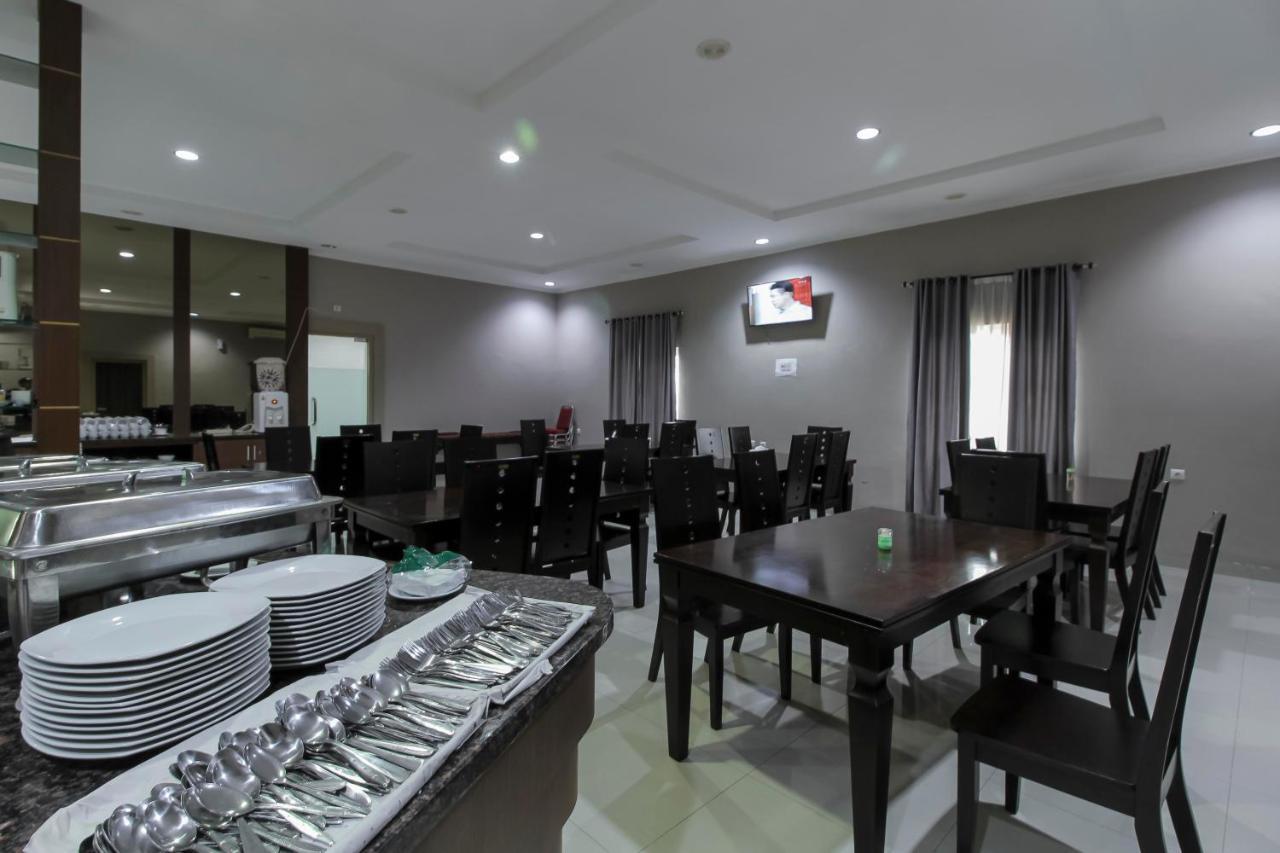 Reddoorz Plus Syariah @ Jalan Sriwijaya メダン エクステリア 写真