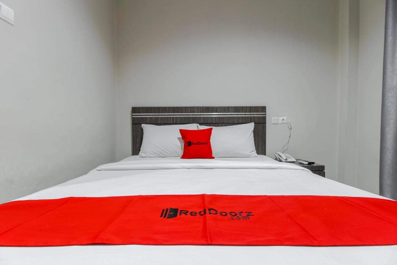 Reddoorz Plus Syariah @ Jalan Sriwijaya メダン エクステリア 写真