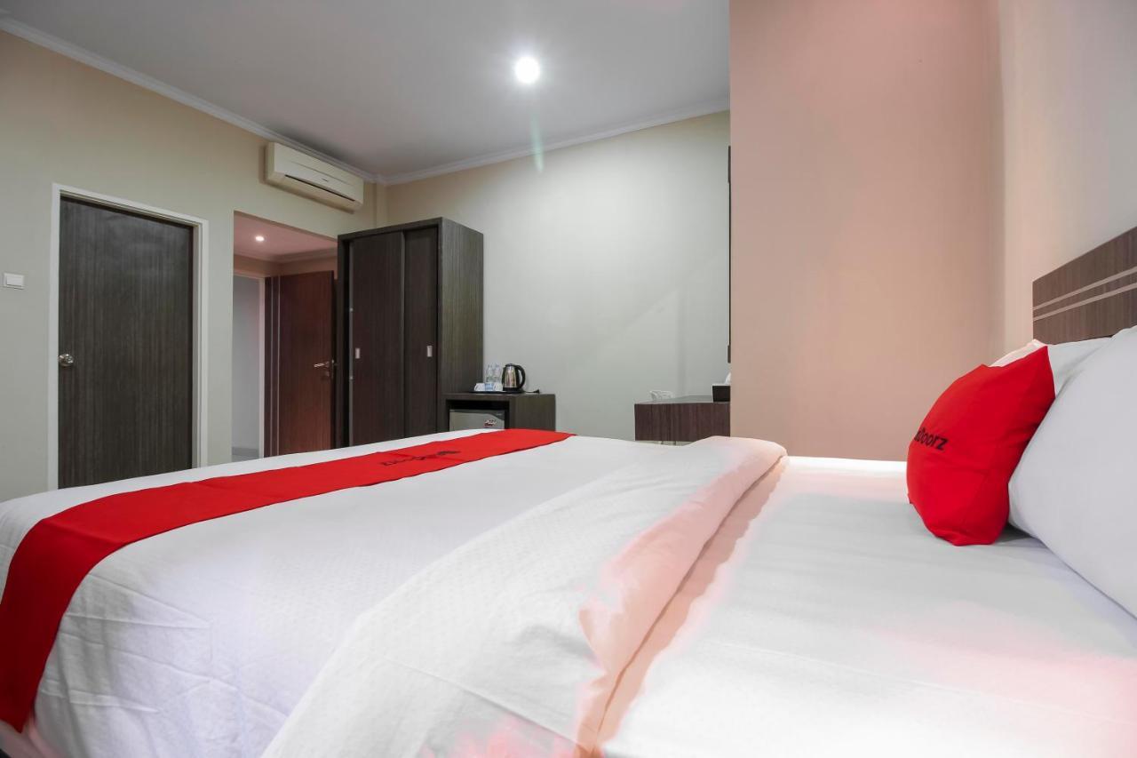 Reddoorz Plus Syariah @ Jalan Sriwijaya メダン エクステリア 写真