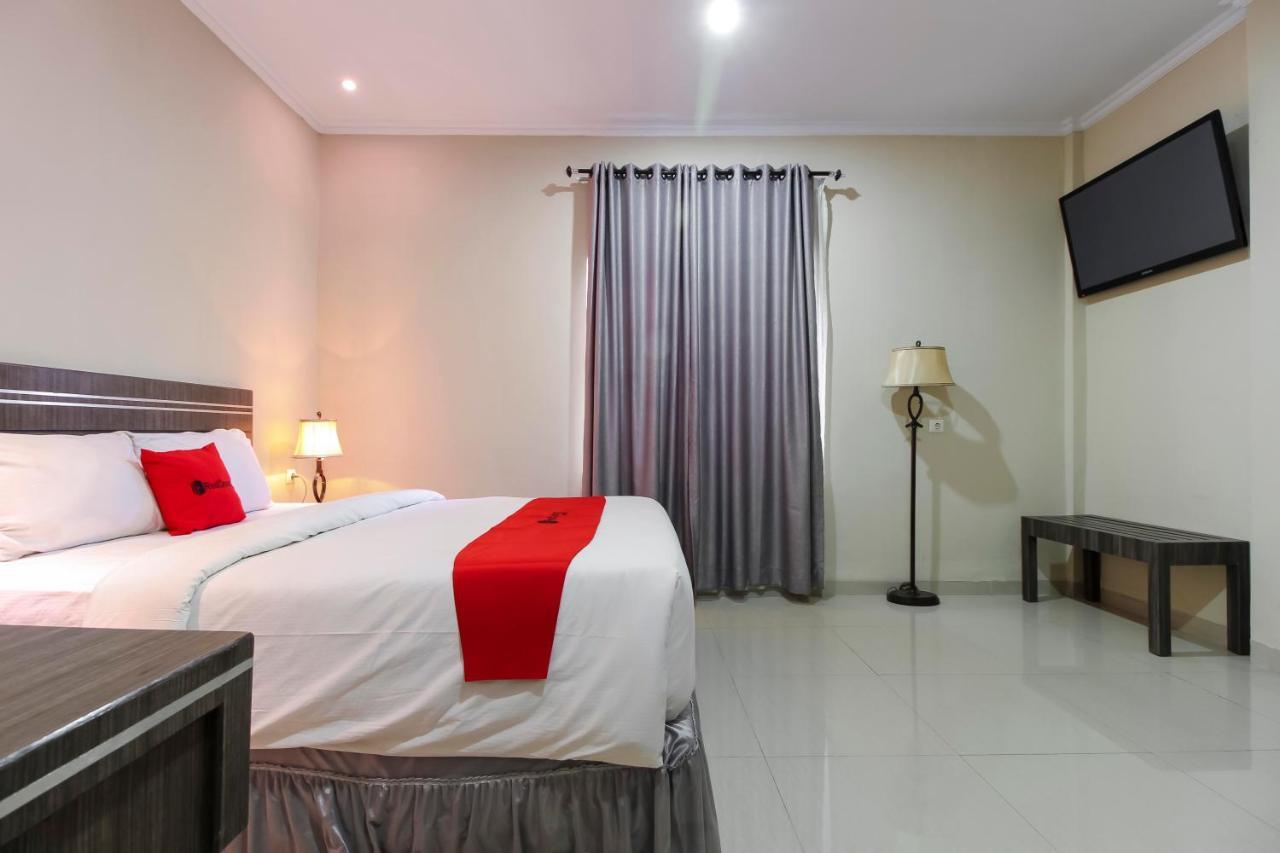 Reddoorz Plus Syariah @ Jalan Sriwijaya メダン エクステリア 写真