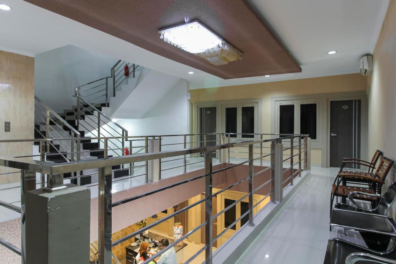 Reddoorz Plus Syariah @ Jalan Sriwijaya メダン エクステリア 写真