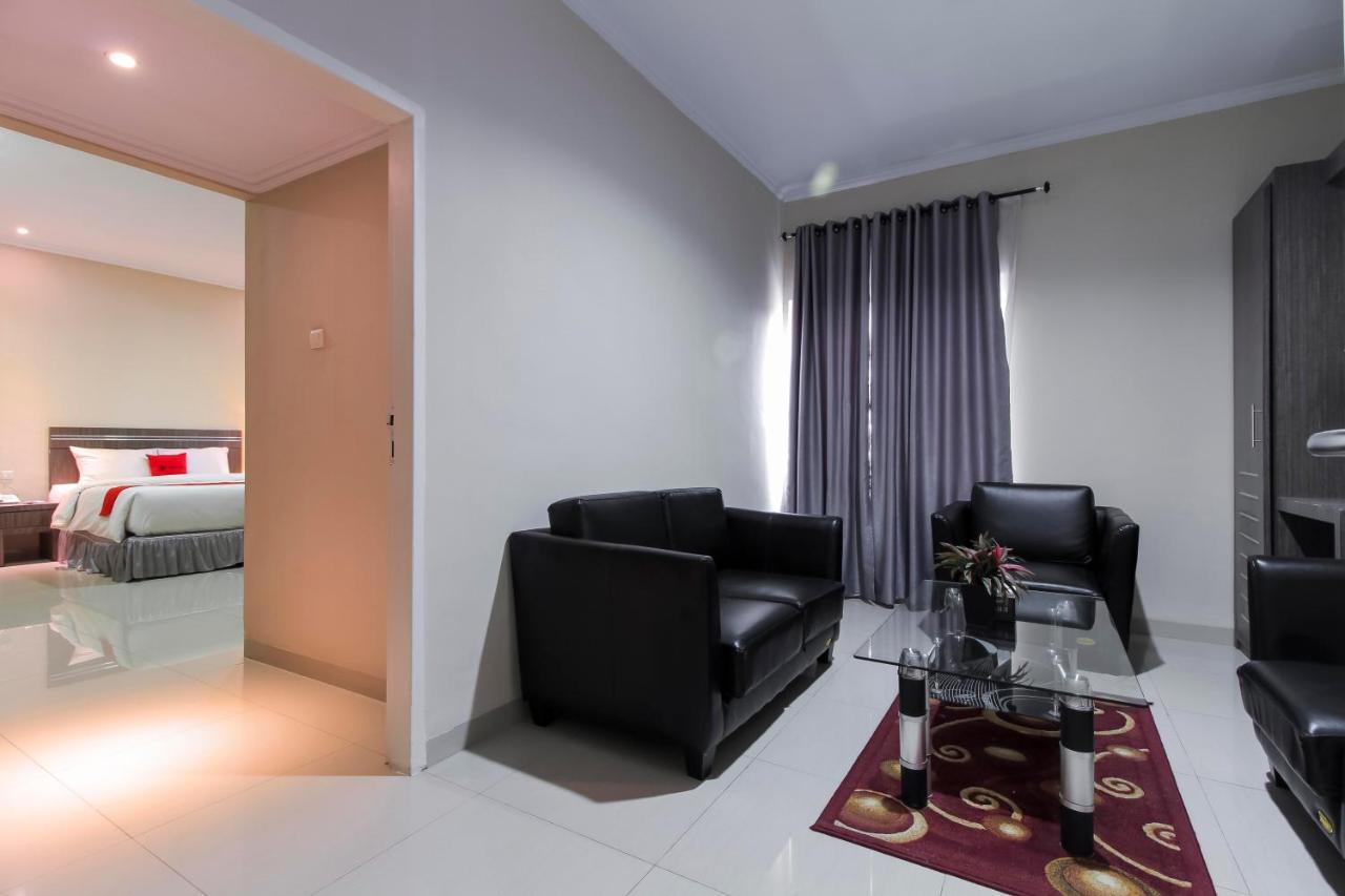 Reddoorz Plus Syariah @ Jalan Sriwijaya メダン エクステリア 写真